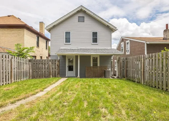 Holiday home Enchanting 3br With Yard - Patio