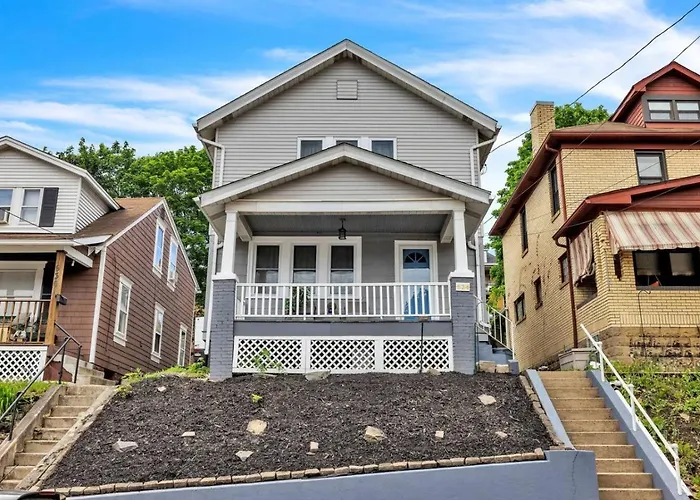 Enchanting 3br With Yard - Patio Holiday home Pittsburgh