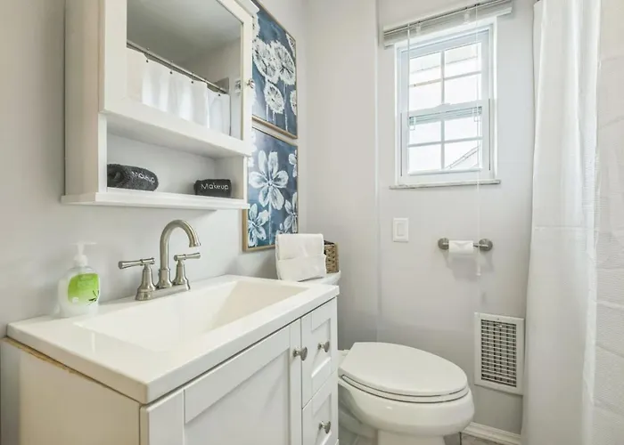 Holiday home Enchanting 3br With Yard - Patio