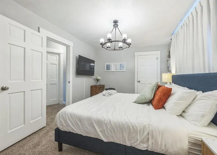 Enchanting 3br With Yard - Patio Holiday home Pittsburgh