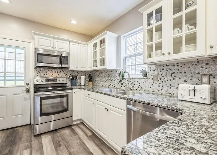 Enchanting 3br With Yard - Patio Holiday home *